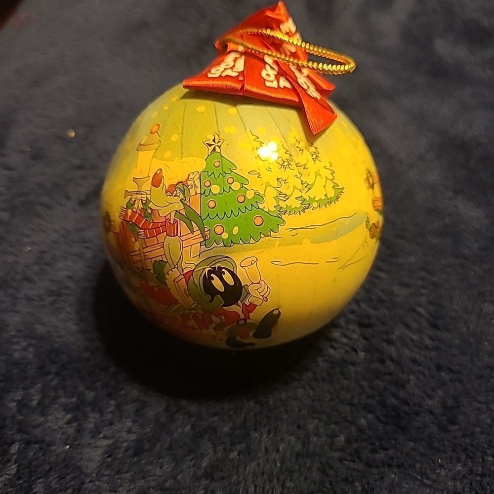1995 Looney Tunes Ornament